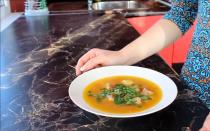 Una ricetta semplice per zuppa di piselli senza carne Ricetta zuppa di piselli senza carne e patate
